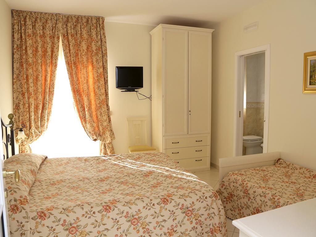 L'Airone Hotel มาร์เกริตา ดิ ซาวอยา ภายนอก รูปภาพ