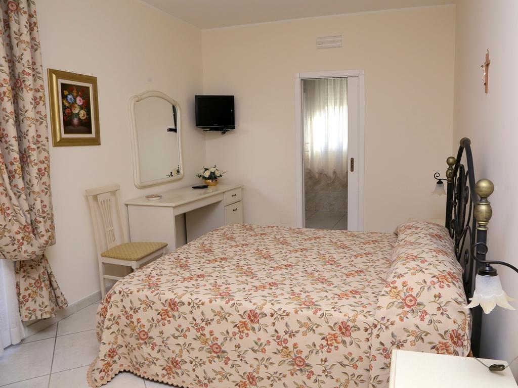 L'Airone Hotel มาร์เกริตา ดิ ซาวอยา ภายนอก รูปภาพ